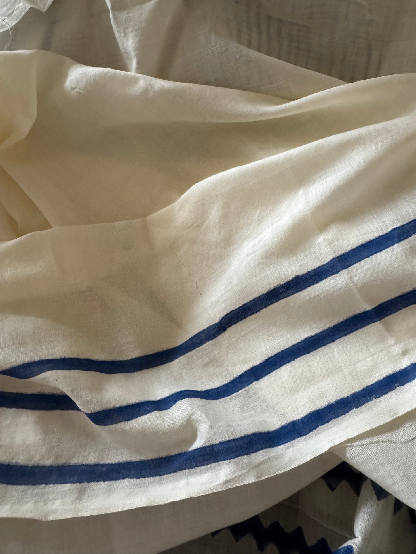 Mrinalini: White Cotton Sanganeri Block Print Saree