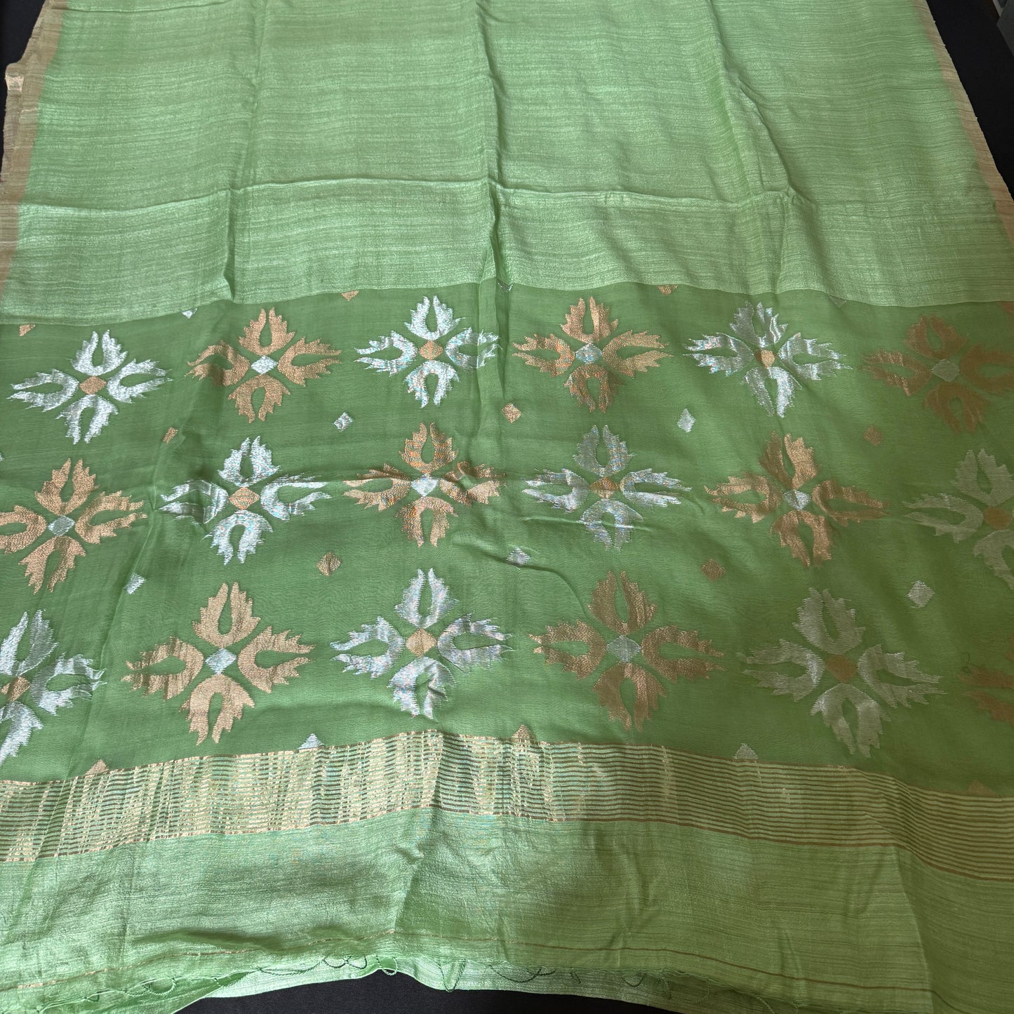 Chandrakamolini: Green Handwoven Matka-Muslin Saree