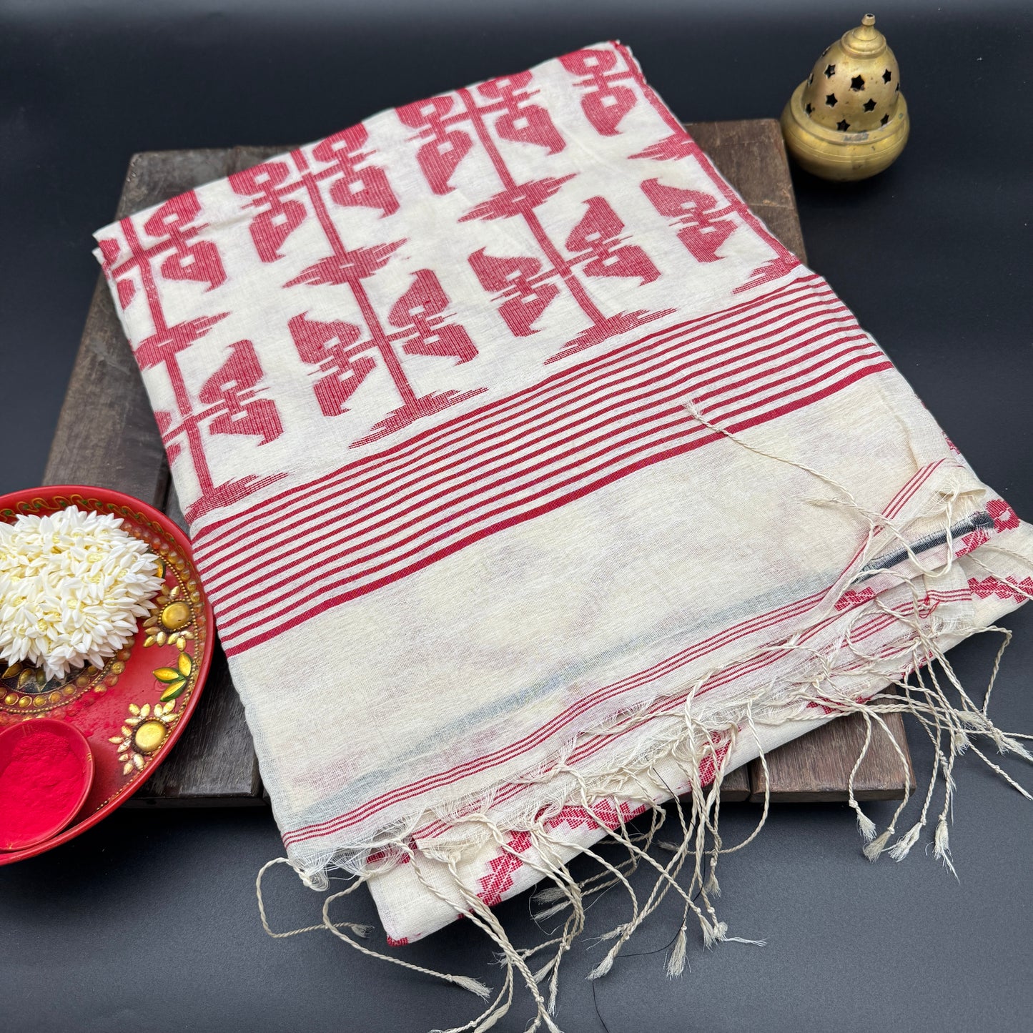 Ivory Elegance: White Tussar Jamdani Saree
