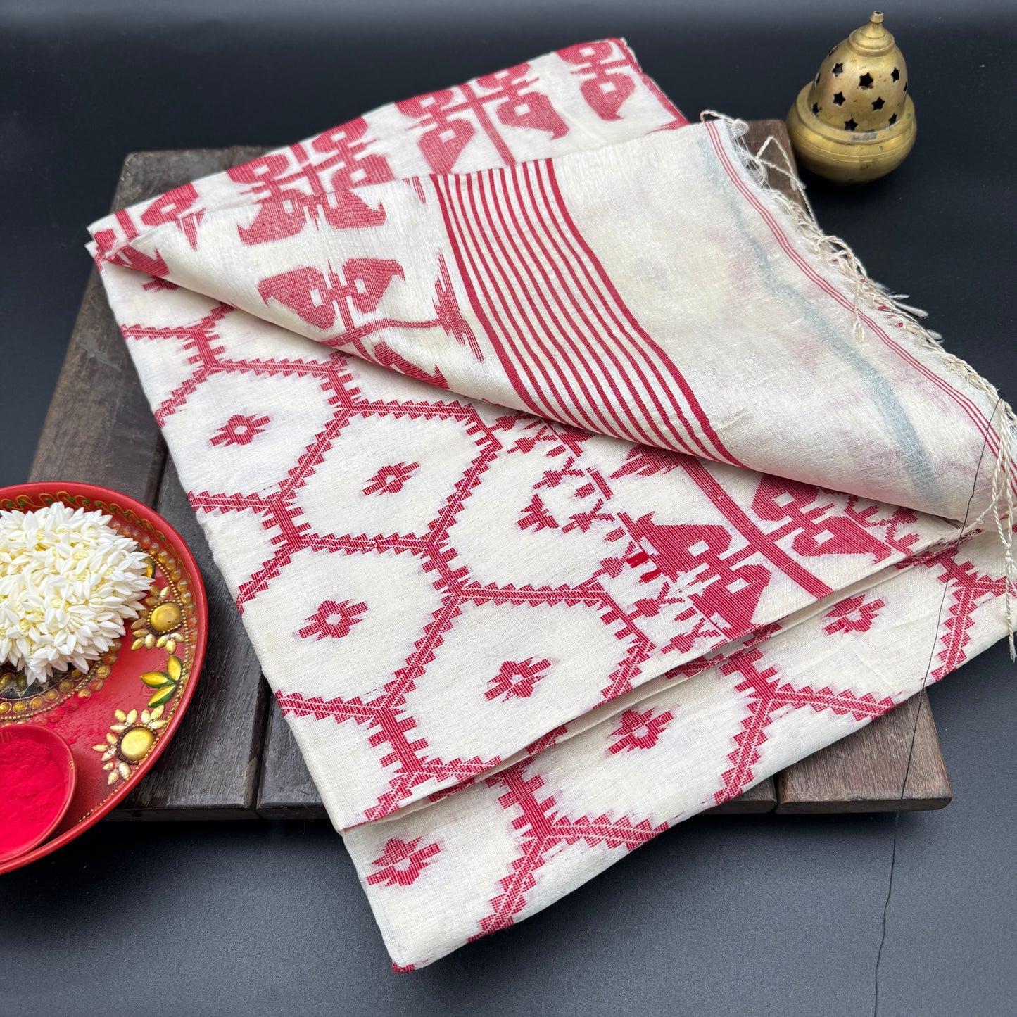 Ivory Elegance: White Tussar Jamdani Saree