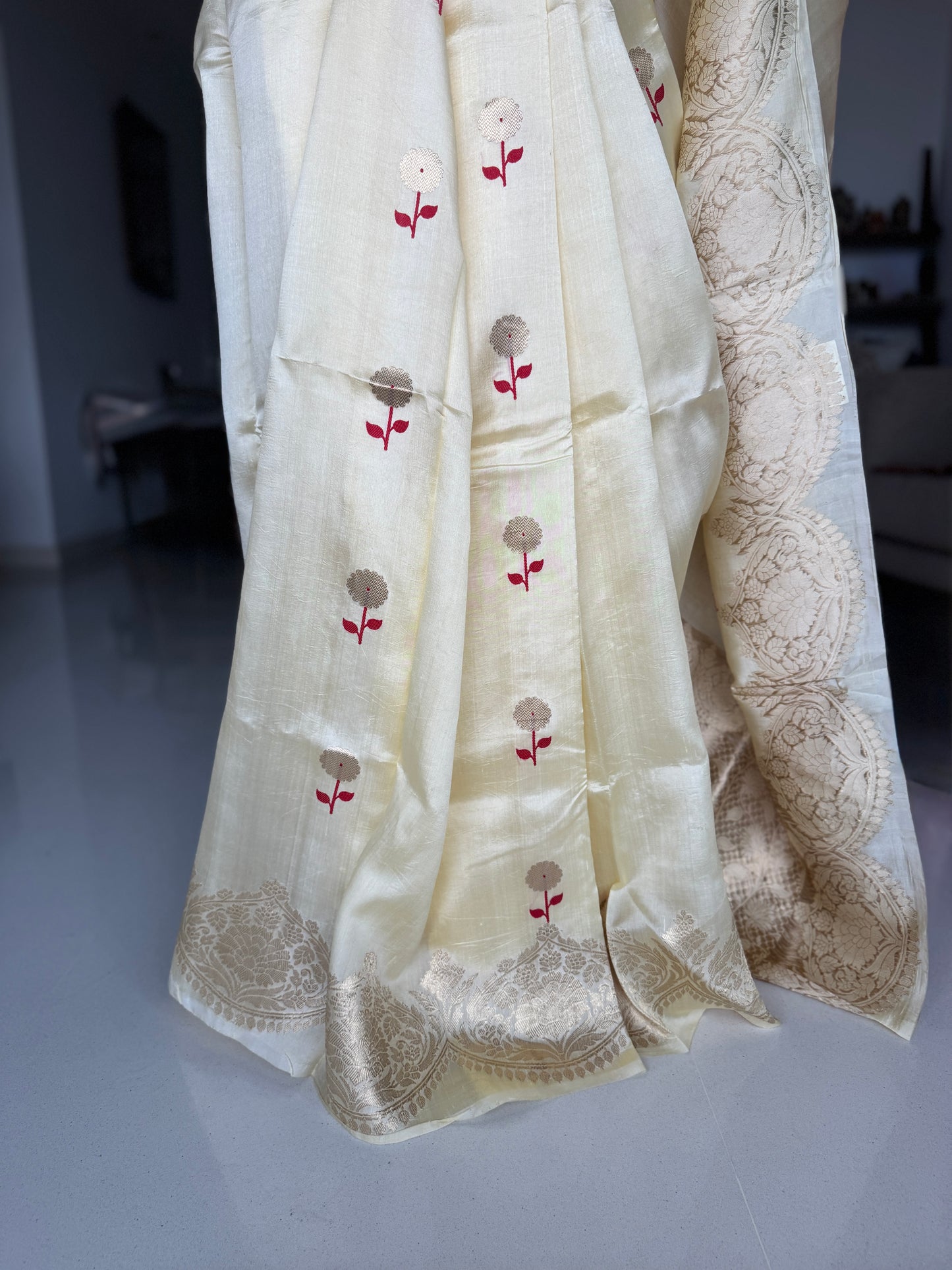 Ivory Noor: Cream Banarasi Katan Silk Saree