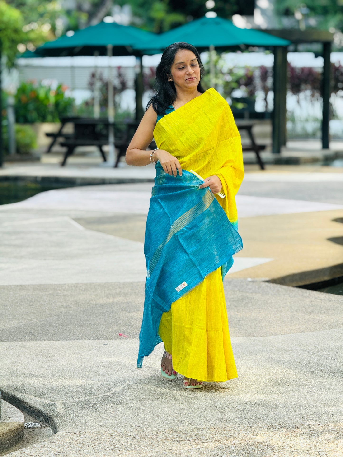 Sunlit Tide: Blue and Yellow Ghicha Silk Saree