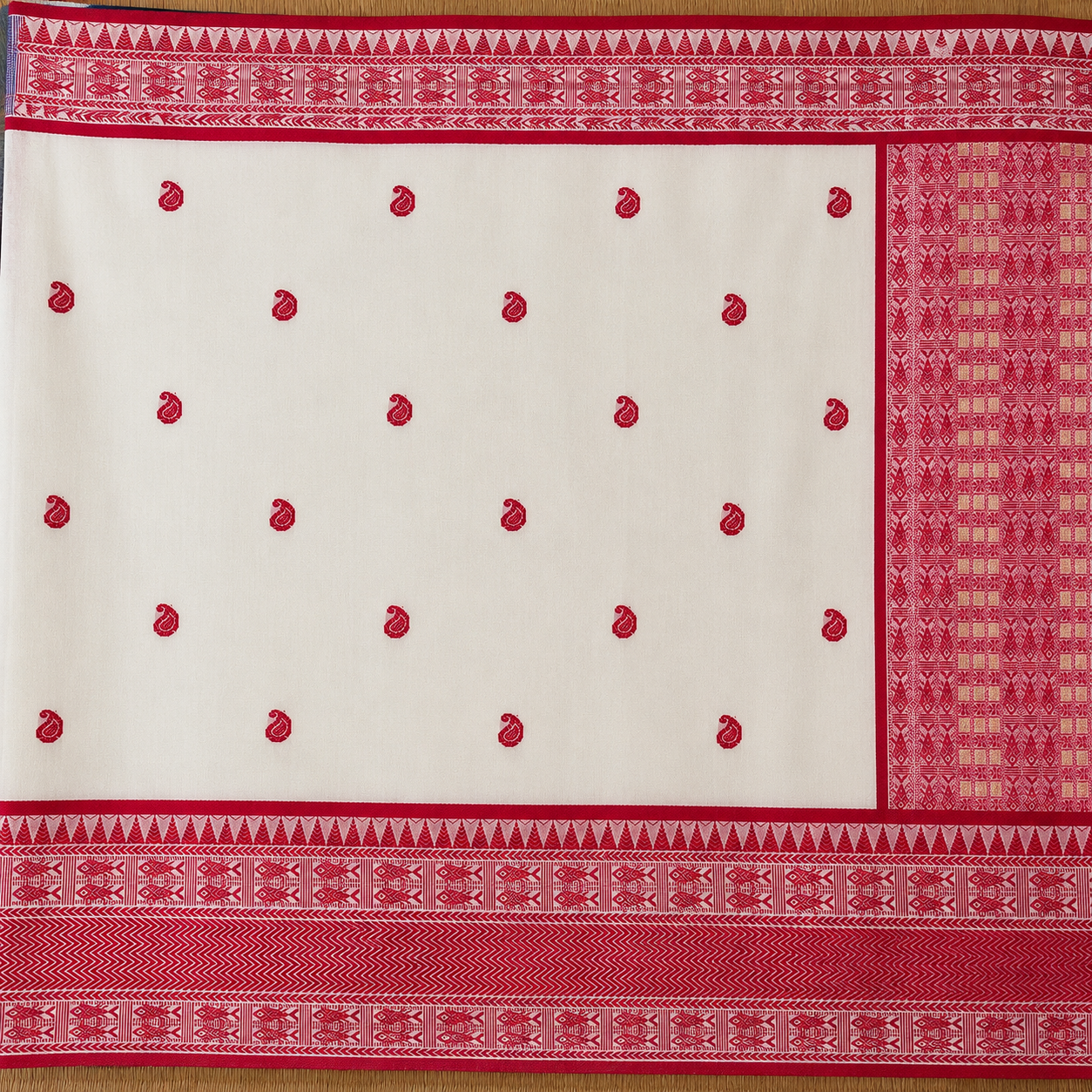 Parineeta: White and Red Handloom Cotton Saree