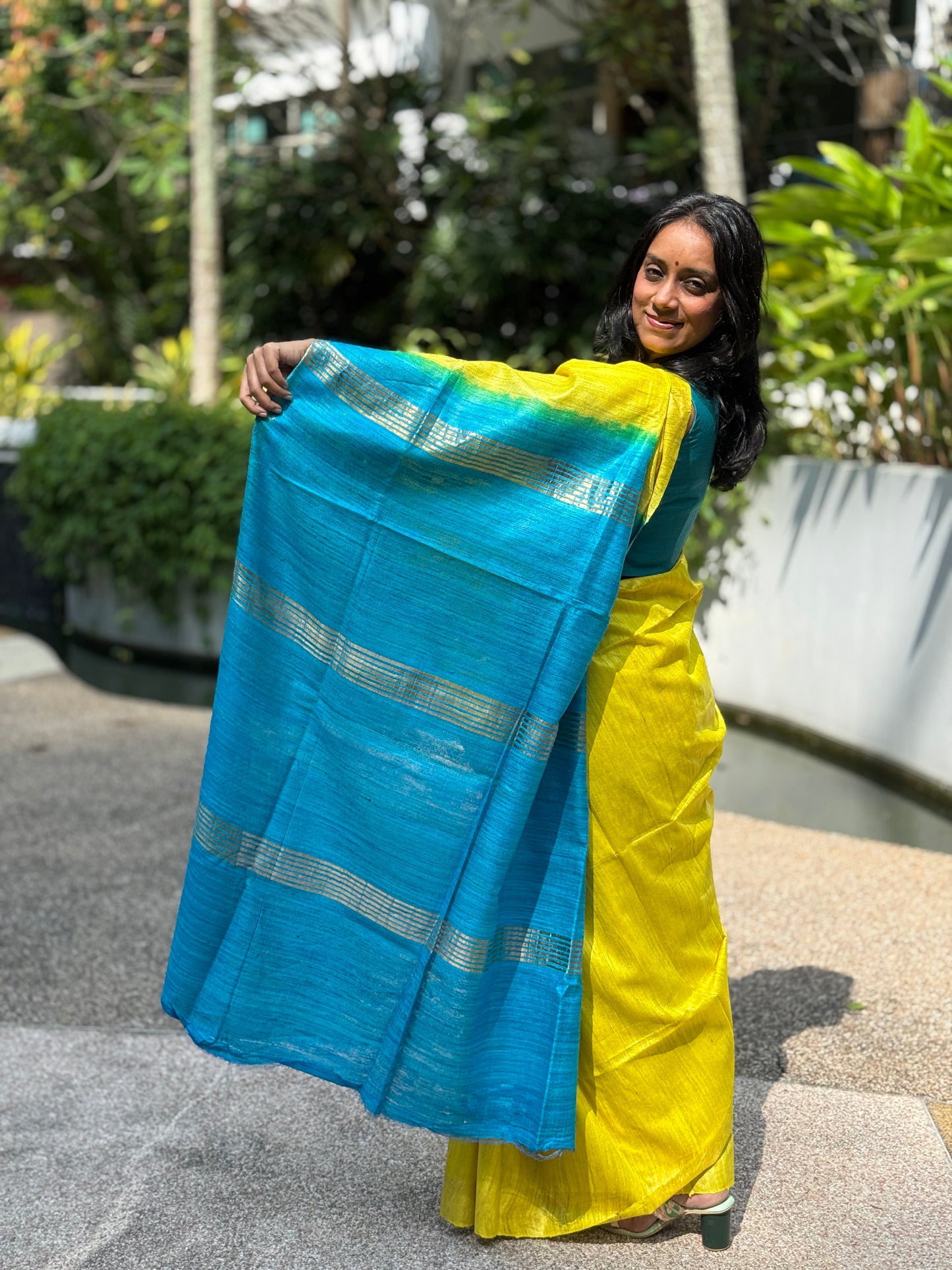 Sunlit Tide: Blue and Yellow Ghicha Silk Saree