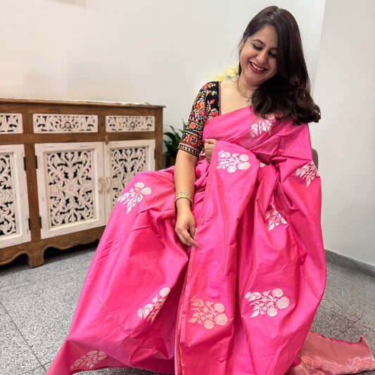 Anshu: Pink Borderless Banarasi Silk Saree