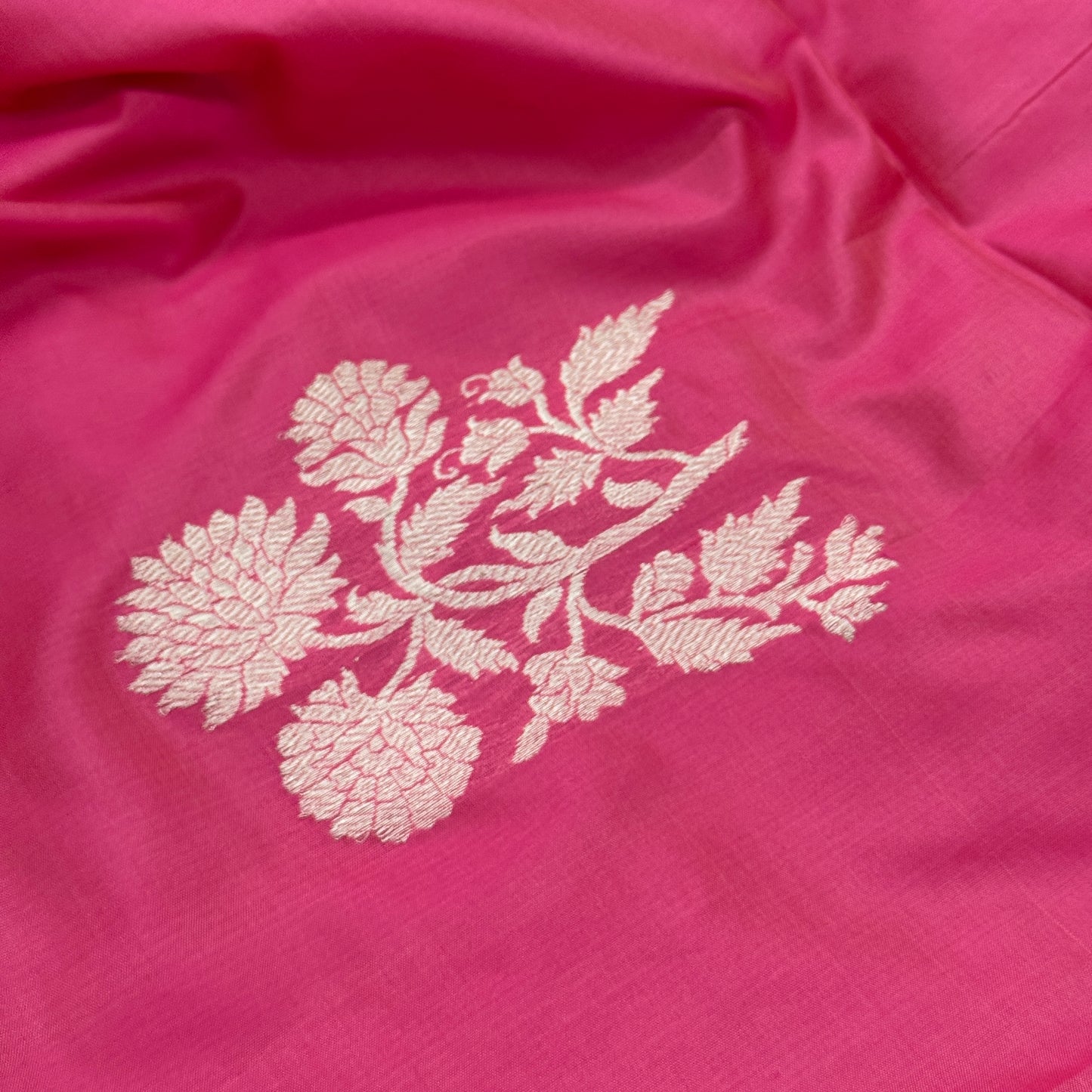 Anshu: Pink Borderless Banarasi Silk Saree