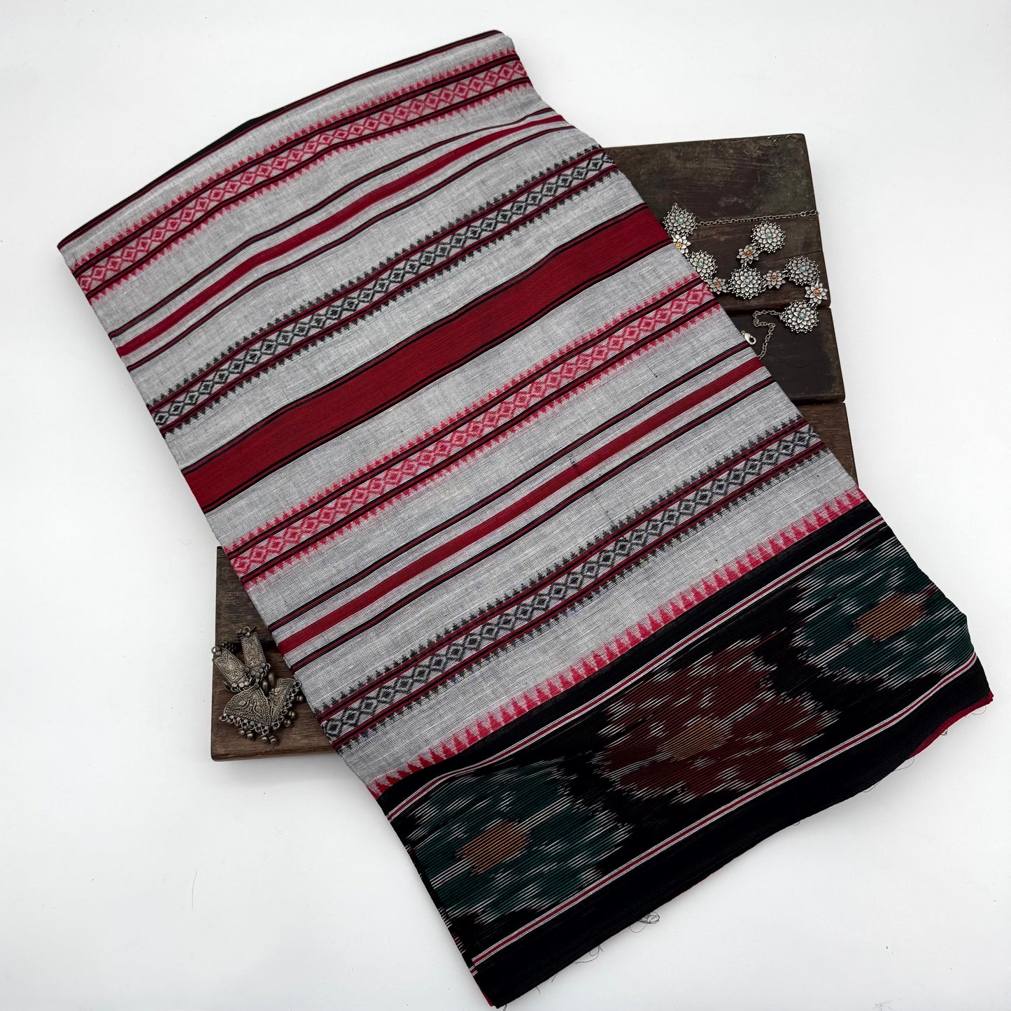 GREY DHONEKHALI COTTON-HANDLOOM SAREE