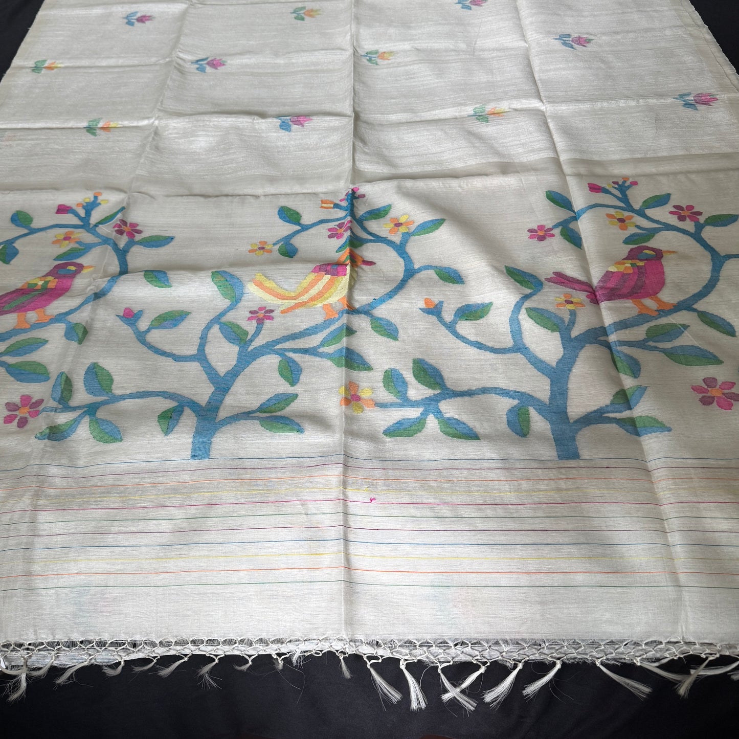 Pakhibasanta: White handwoven matka-muslin saree