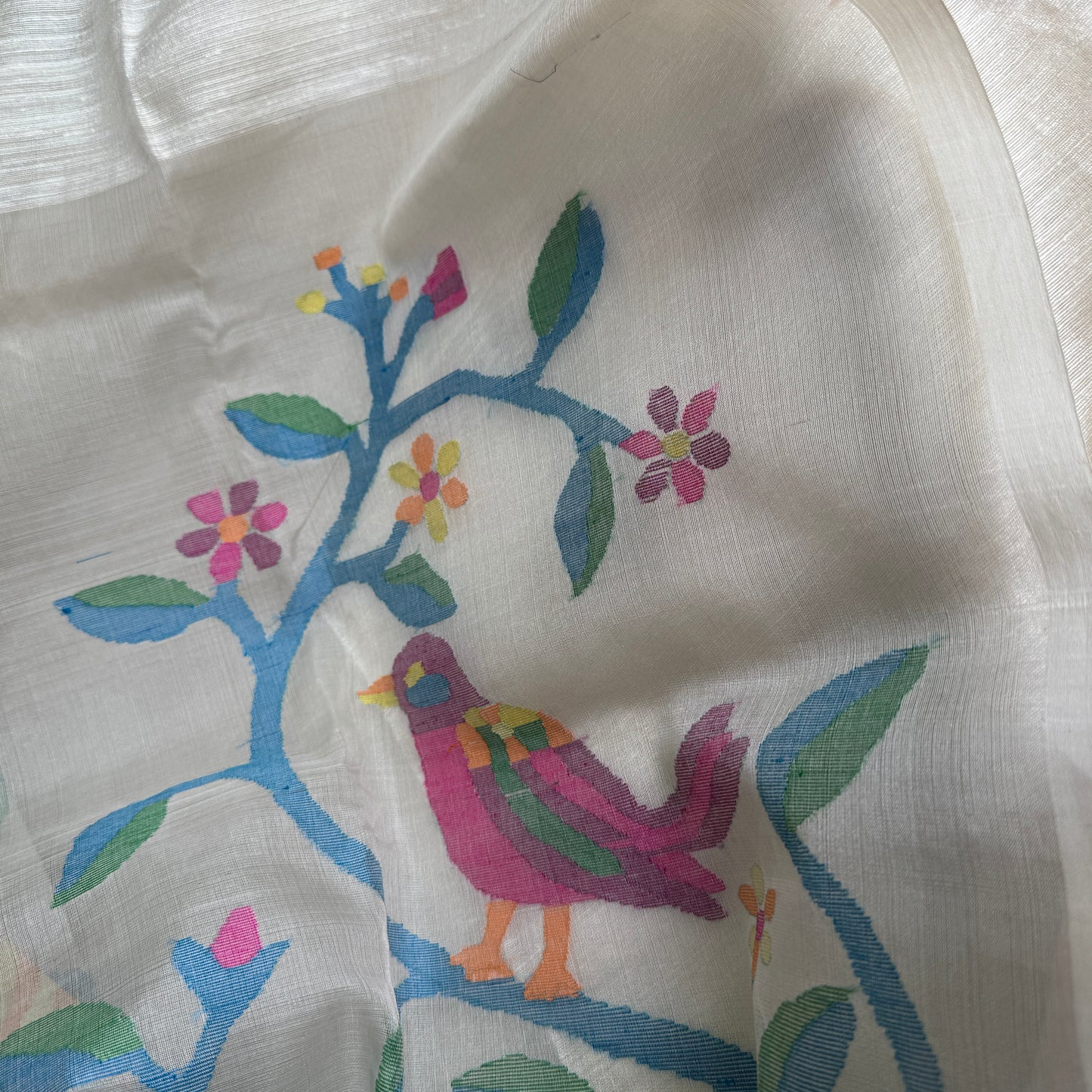 Pakhibasanta: White handwoven matka-muslin saree