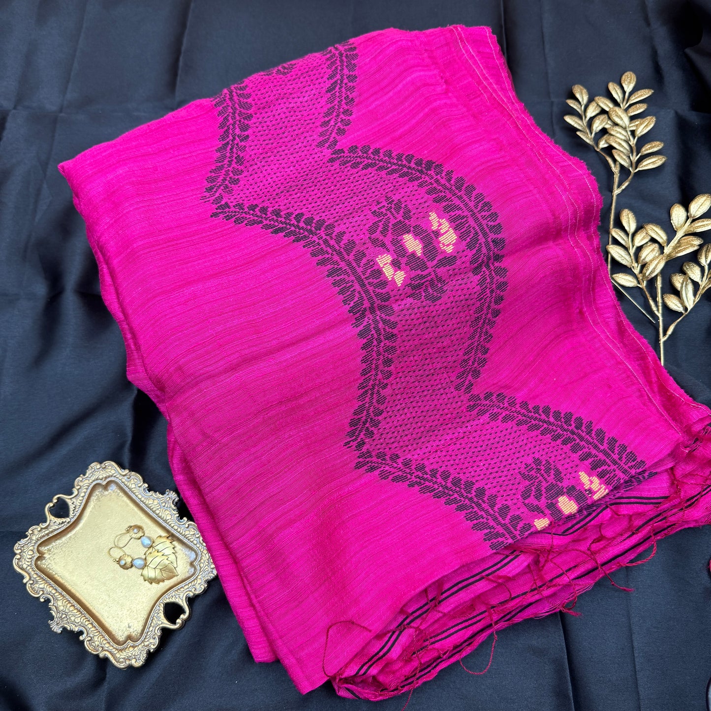 Rangrekha: Pink Handwoven Matka Saree