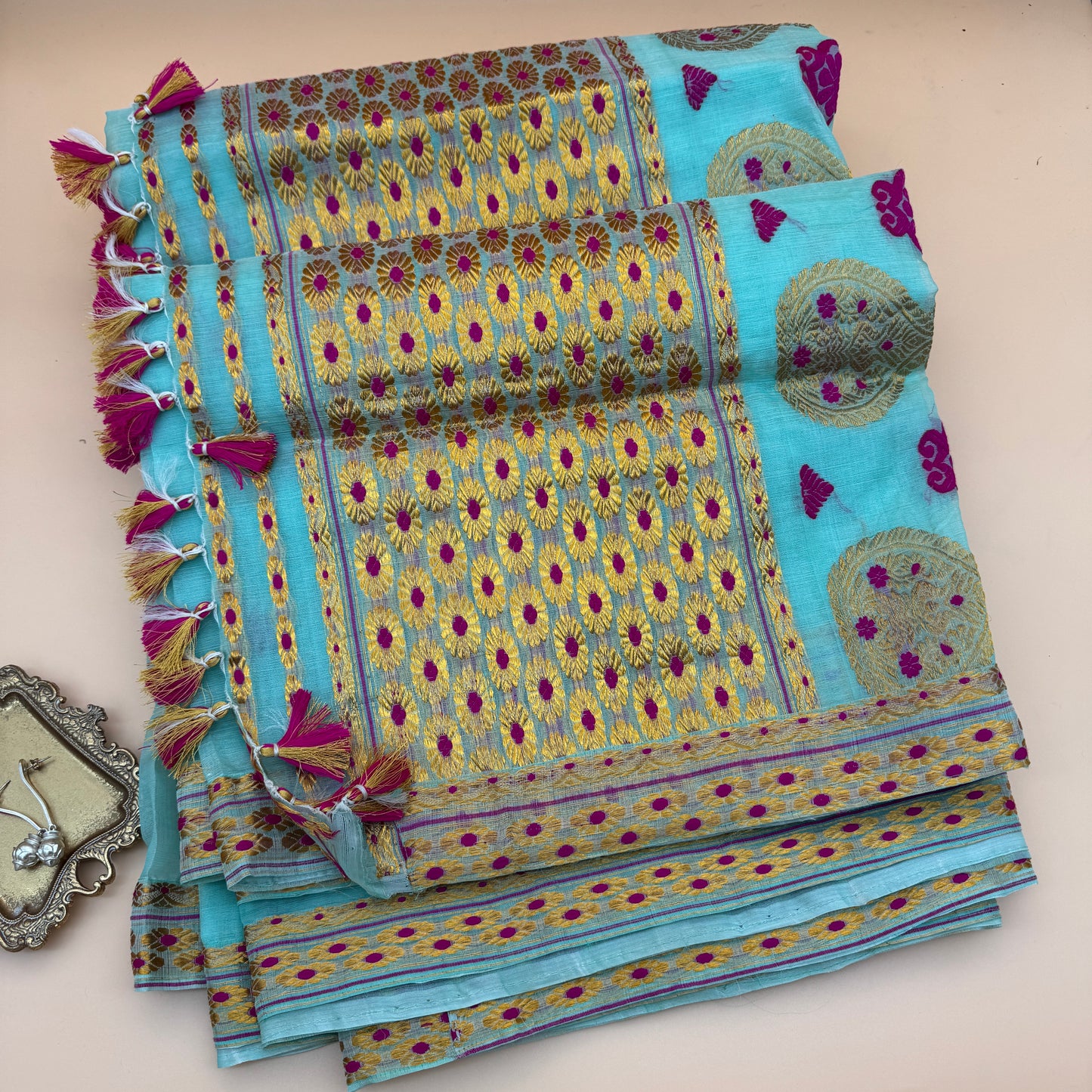 Monor Kuwori: Green Kesapaat Silk Saree