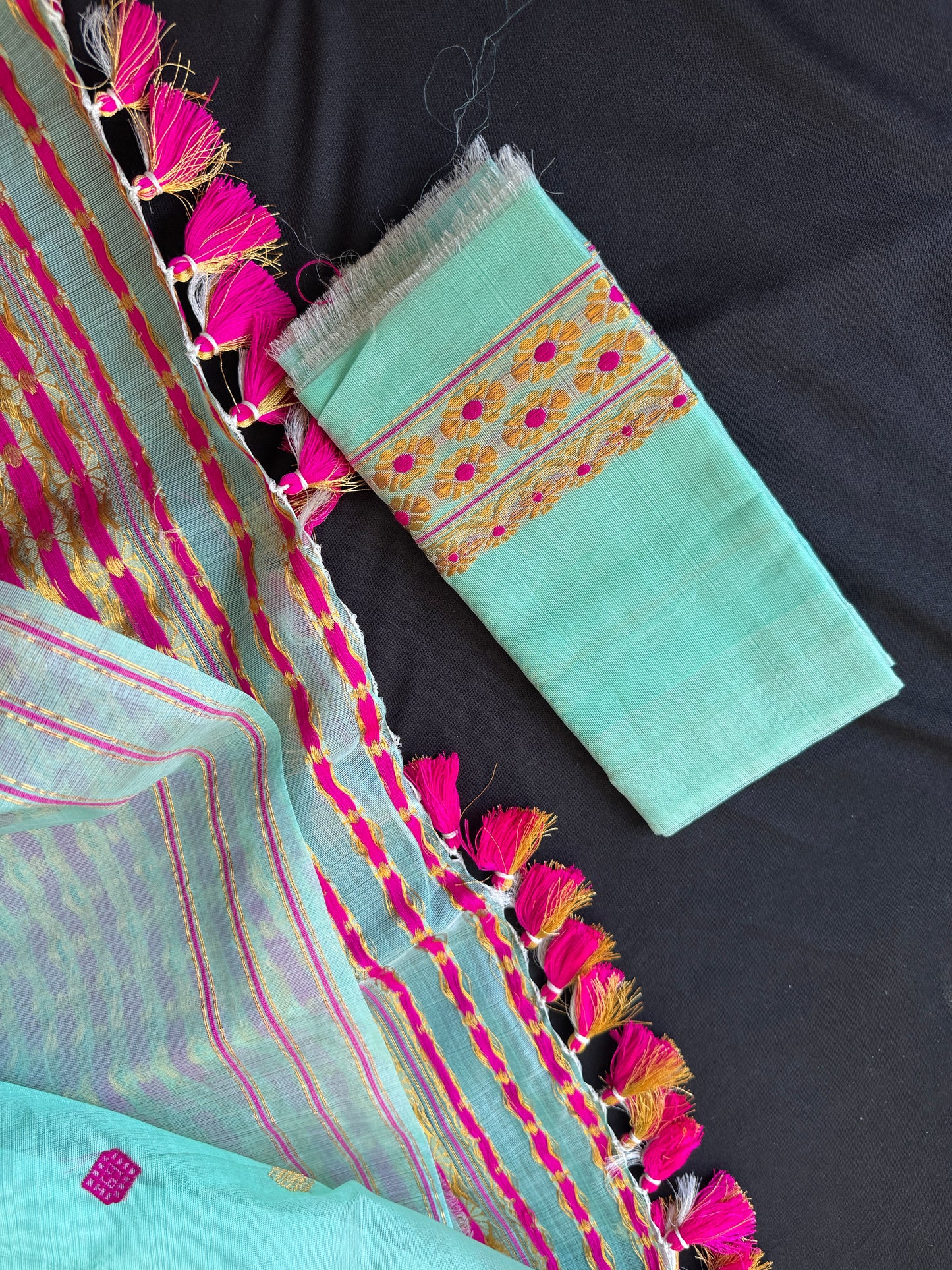 Monor Kuwori: Green Kesapaat Silk Saree