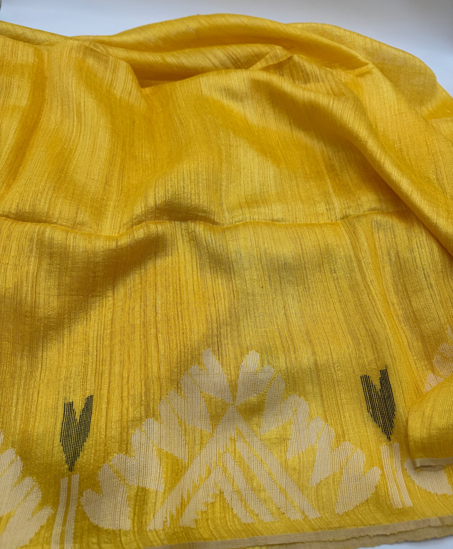 Sunehri Noor: Yellow Matka Silk Saree with Muslin Pallu